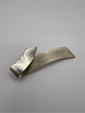Vintage Signed M.J. Carroll Silver Tone Modernist Ribbon Brooch Pin